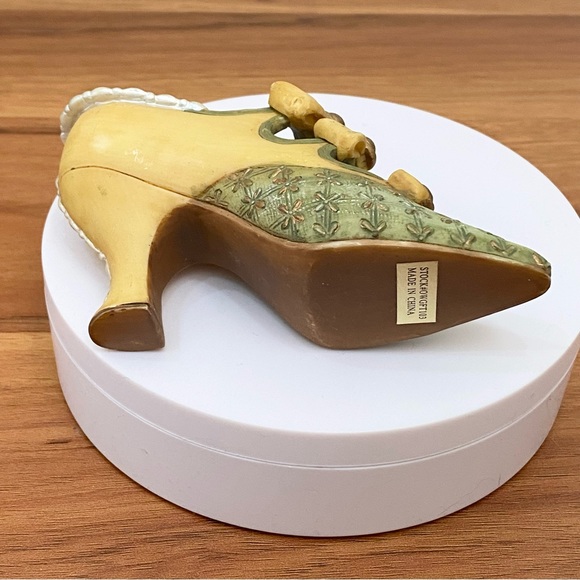 Miniature Ceramic Heels Shoe Figurine - Picture 5 of 10